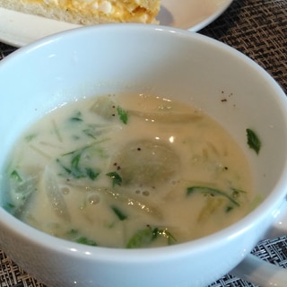 水菜と玉ねぎの豆乳スープ